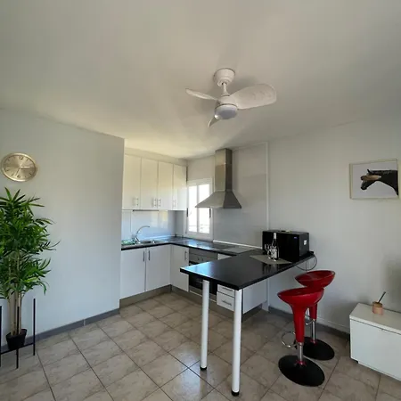 First Line, Upscale Cristianos! Free Parking Apartment